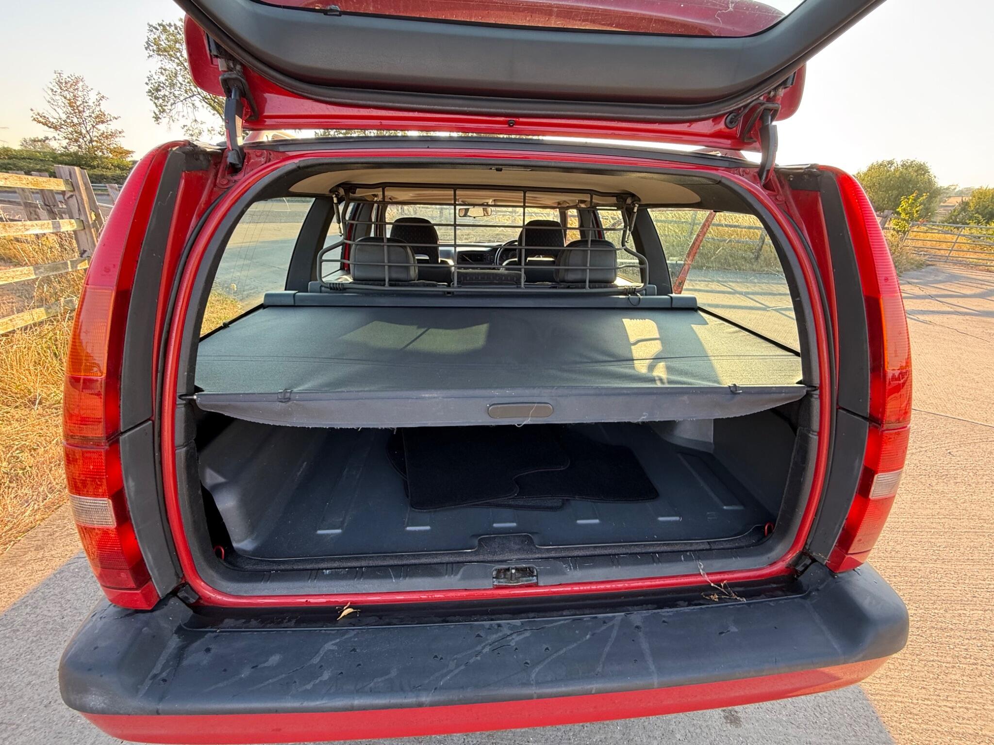 Volvo 850 2.5 20v GLT 5dr — photo 88 of 96